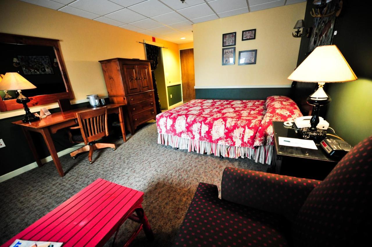 The Common Man Inn, & 4*