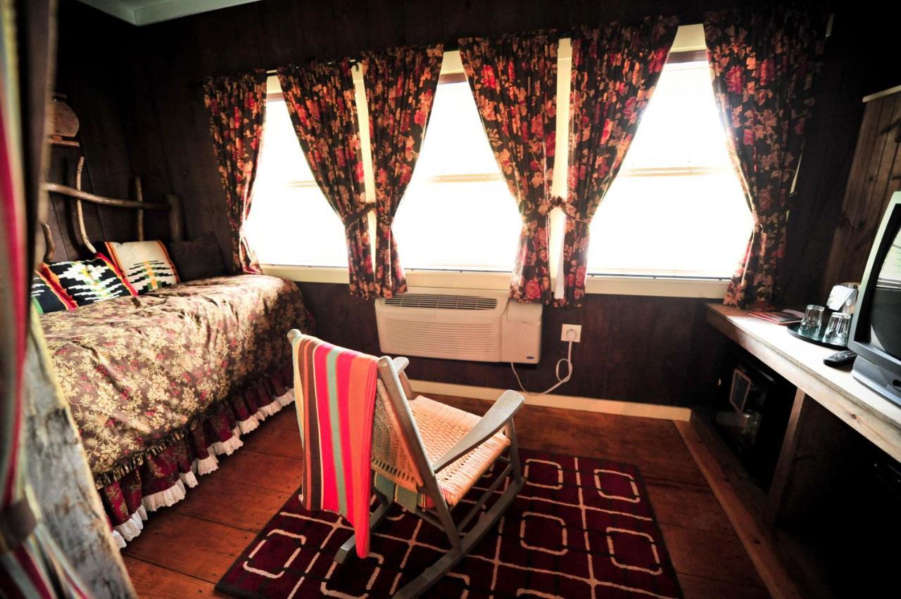 Hotel The Common Man Inn, &