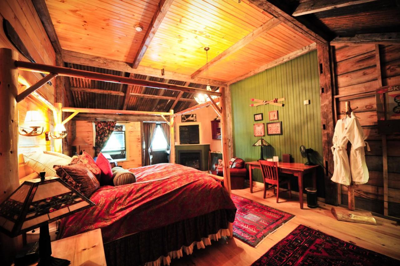The Common Man Inn, &