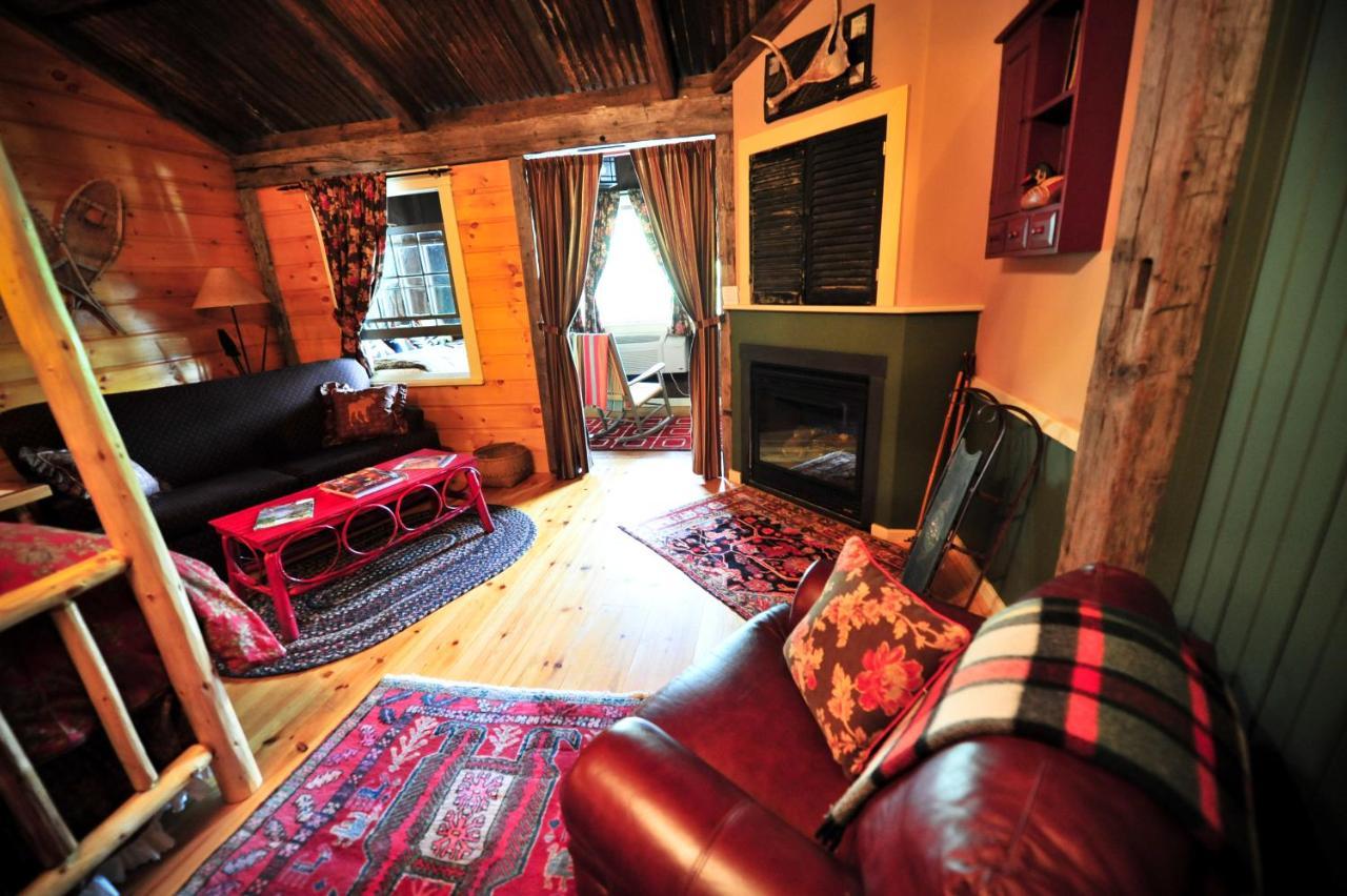 The Common Man Inn, &