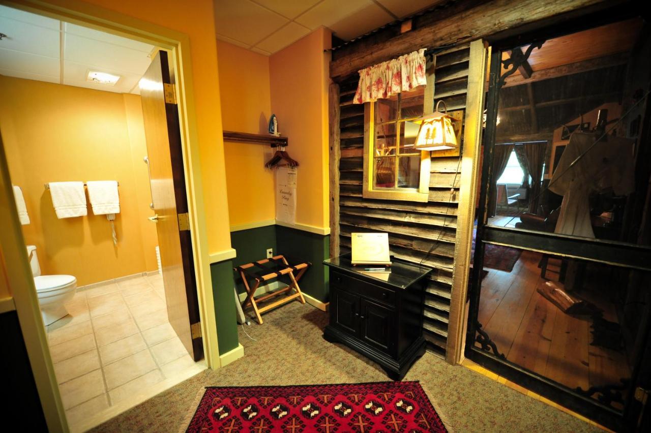 Hotel The Common Man Inn, &