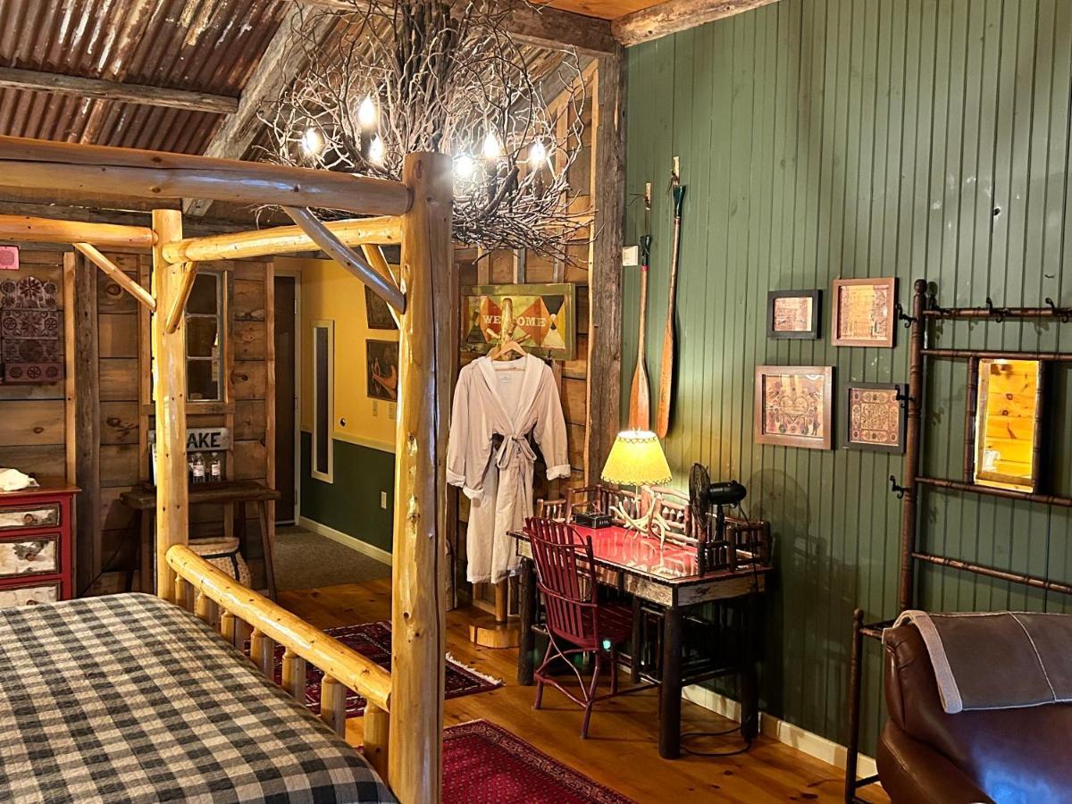 The Common Man Inn, &