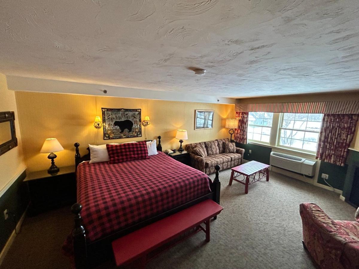 The Common Man Inn, & 4*