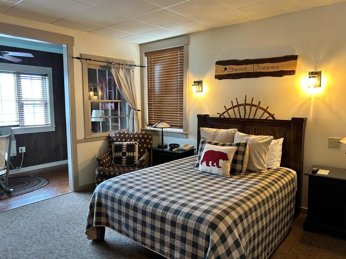 The Common Man Inn, & Hotel