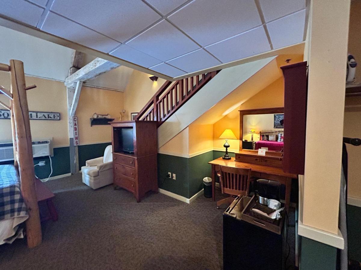 The Common Man Inn, & 4*