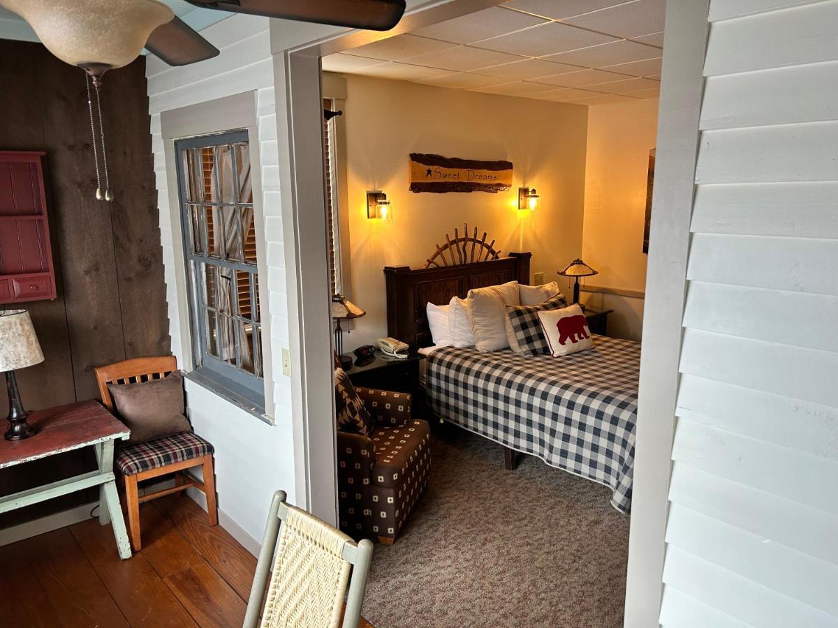 The Common Man Inn, & Hotel Plymouth
