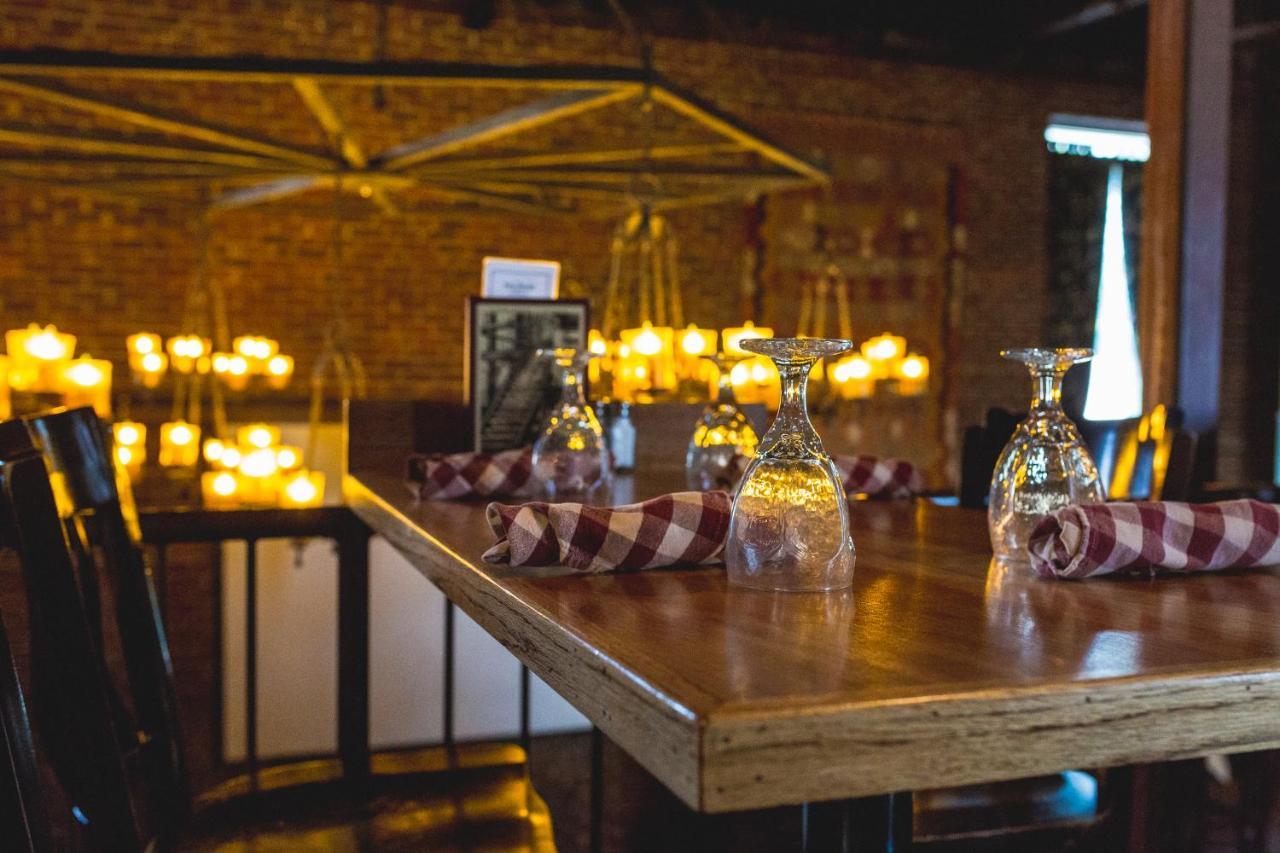 The Common Man Inn, &