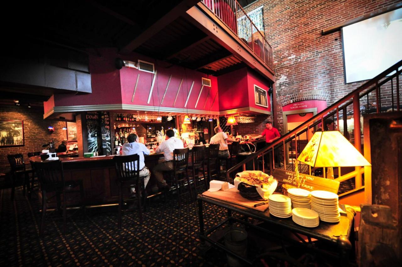 The Common Man Inn, &