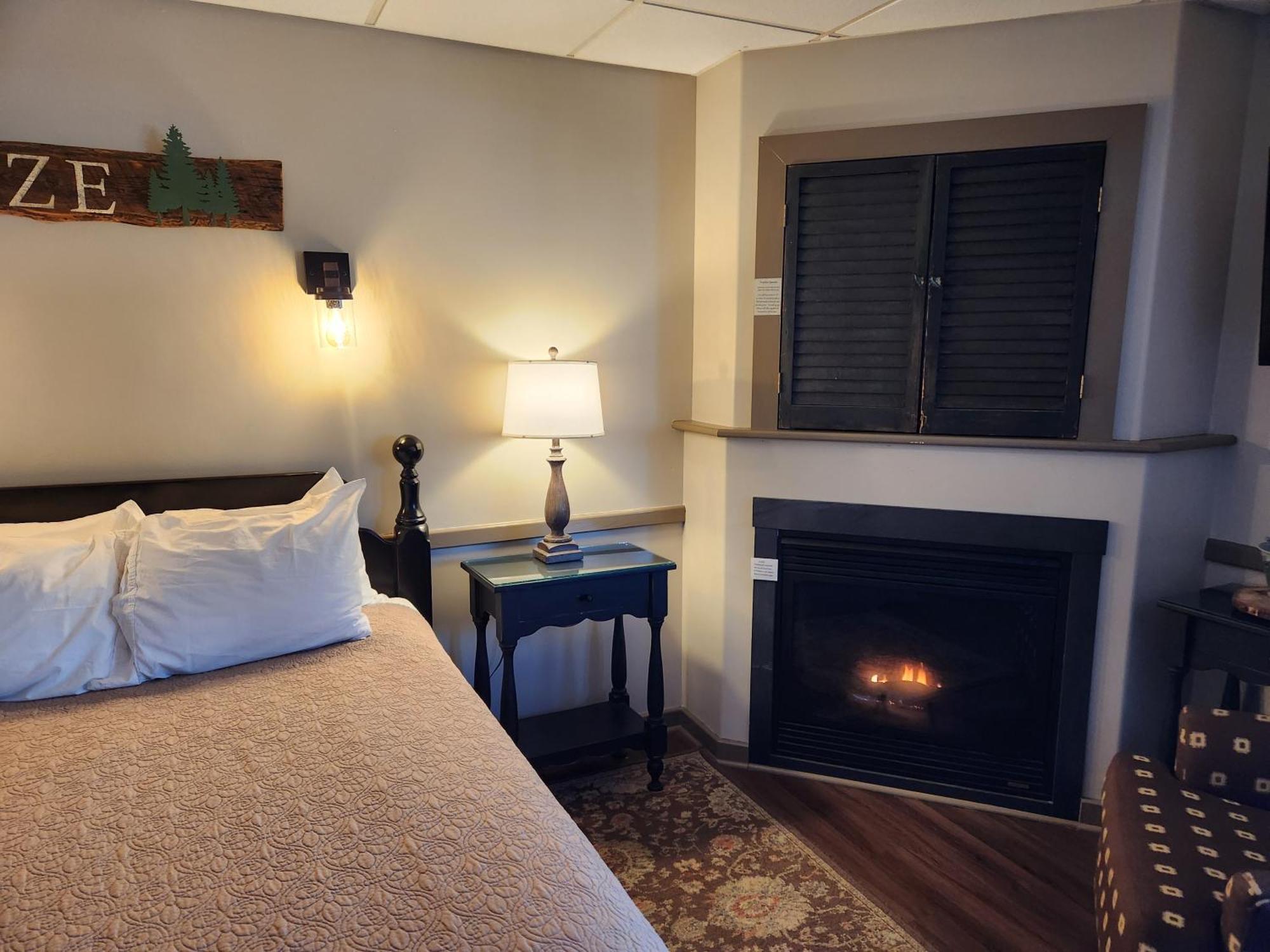 The Common Man Inn, & Hotel