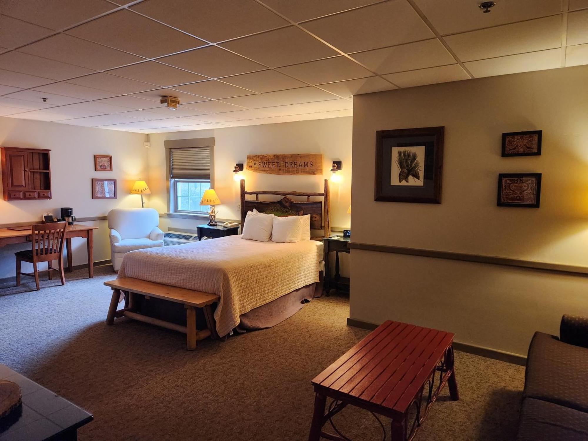 The Common Man Inn, & 4*