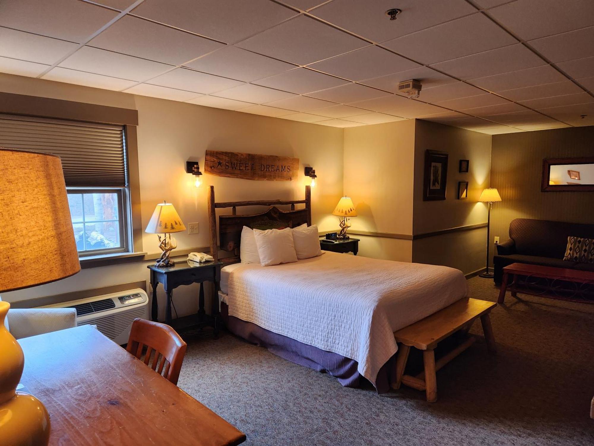 The Common Man Inn, & Hotel Plymouth