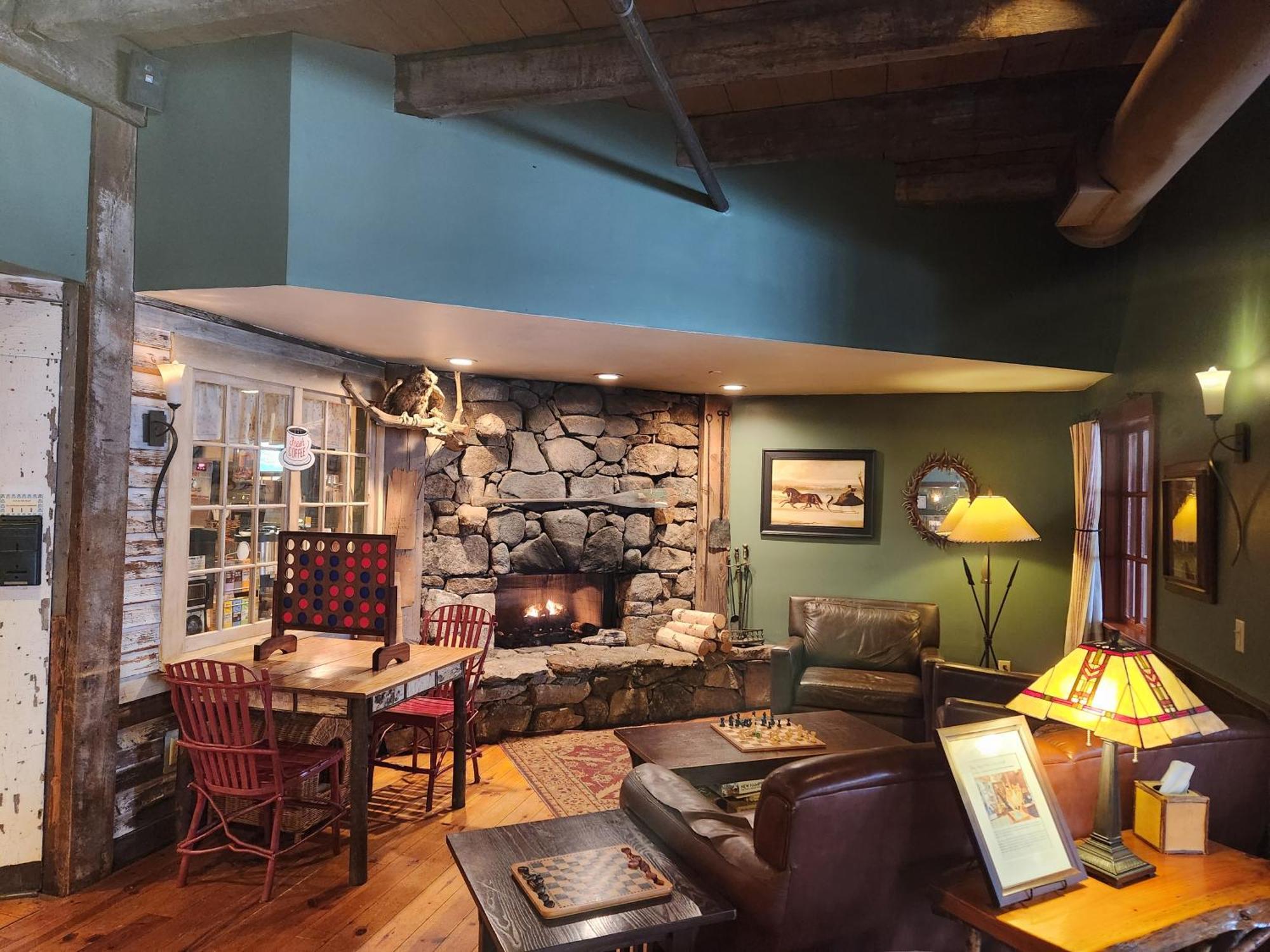The Common Man Inn, & Hotel 4*